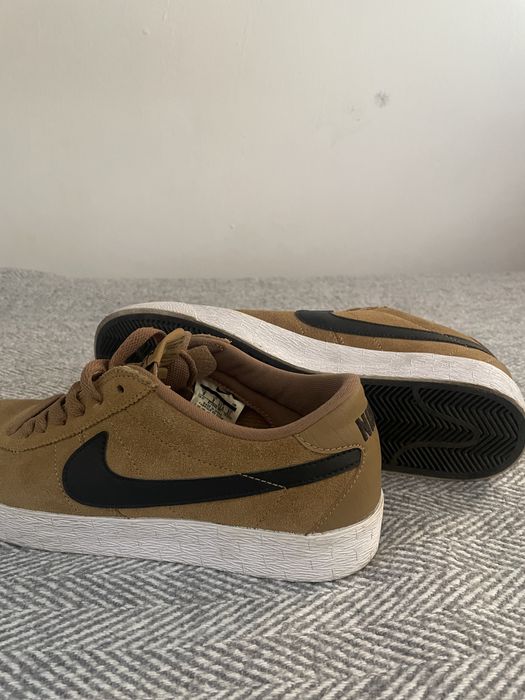 Papuci nike sb brun