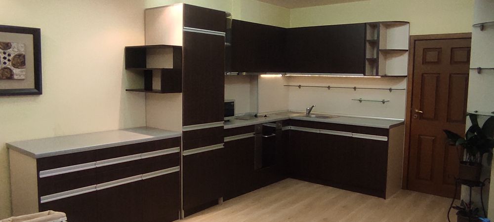 Кухненско обзавеждане с уреди