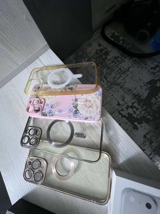 чехол для  Айфон телефон.Каждый по 15 тыс.