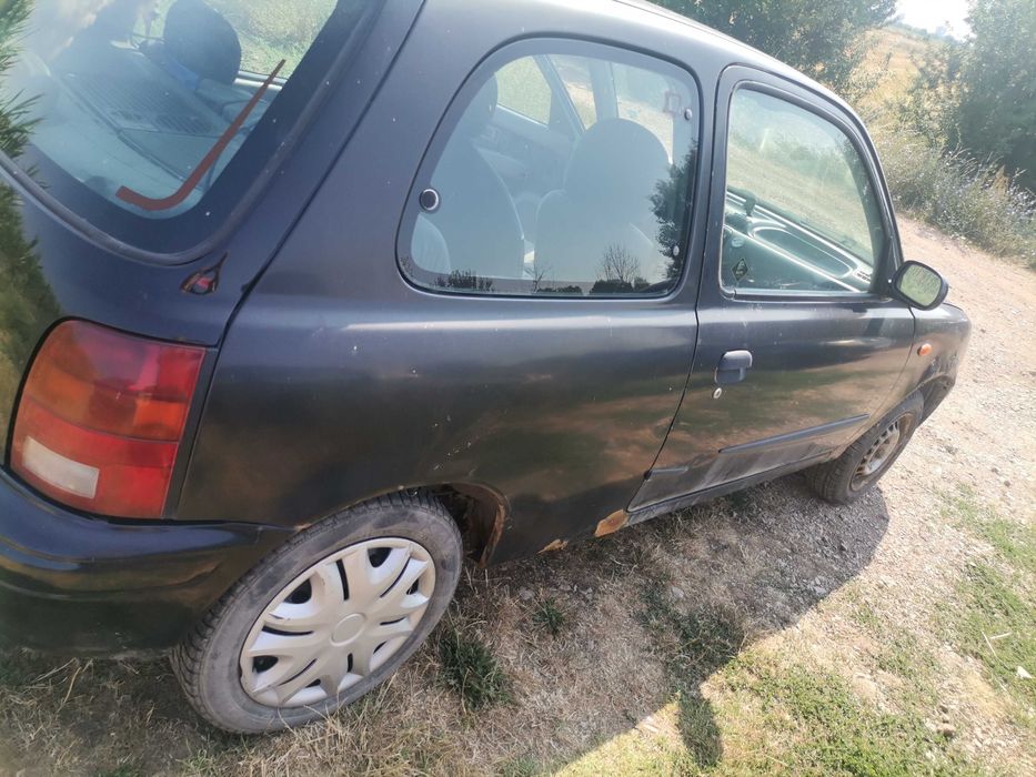 Nissan Micra K11 1 3 на части продавам.