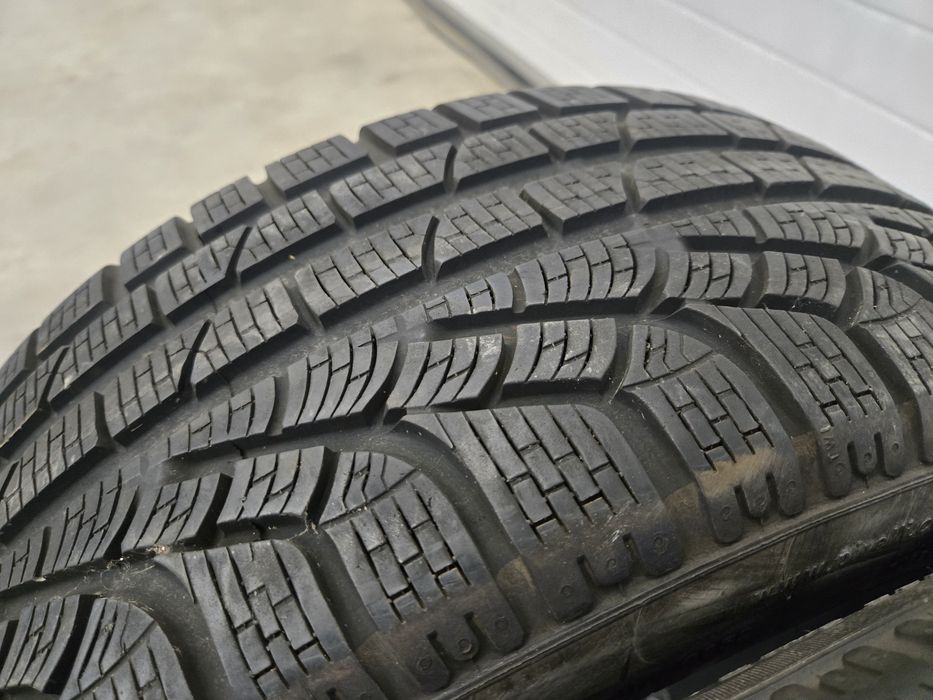 2buc Anvelope iarna 215 45 18 Pirelli