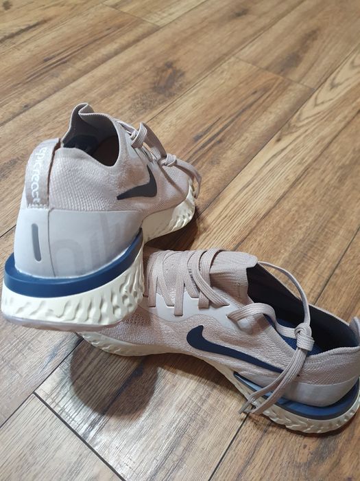 Vând nike epic react