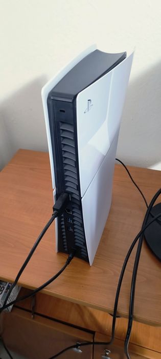 Vând PS5 Slim 1T