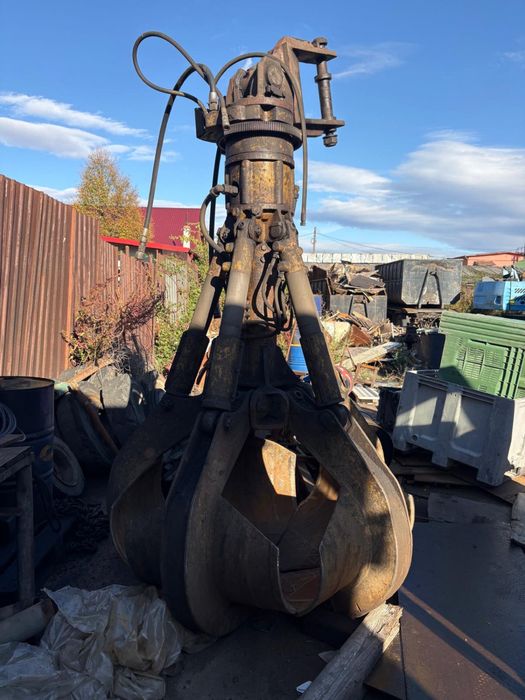 Graifer Liebherr 800 litri - rotire hidraulică - funcționează perfect