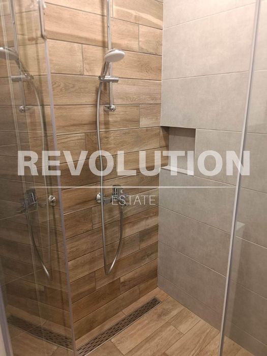 Дава се под наем Тристаен апартамент в Варна, Център - 80 кв.м за 1200 € - Снимка #7