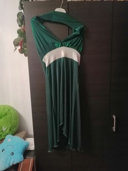 Vând rochii de seara