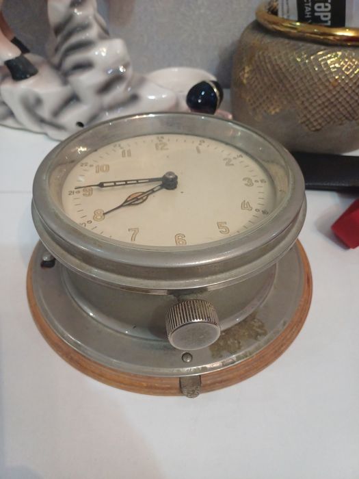 Часы морские старинные продается в рабочем