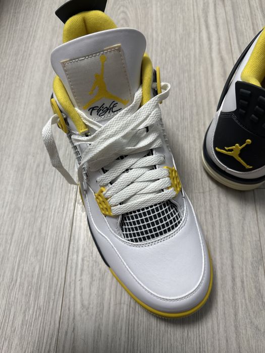 Air Jordan 4 Retro Vivid Sulfur