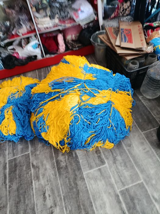 Istadyon setka sotiladi yangi 150 metir boyi 7 metir yangi