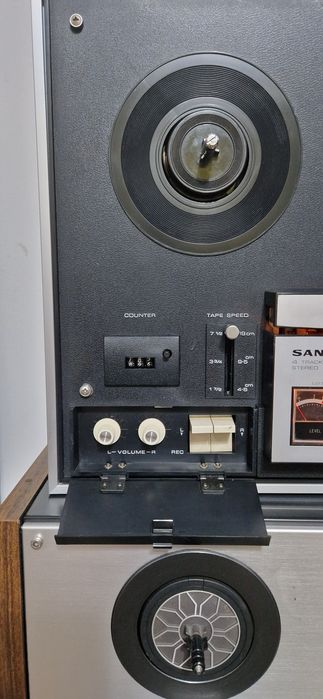 Magnetofon Sanyo MR-801