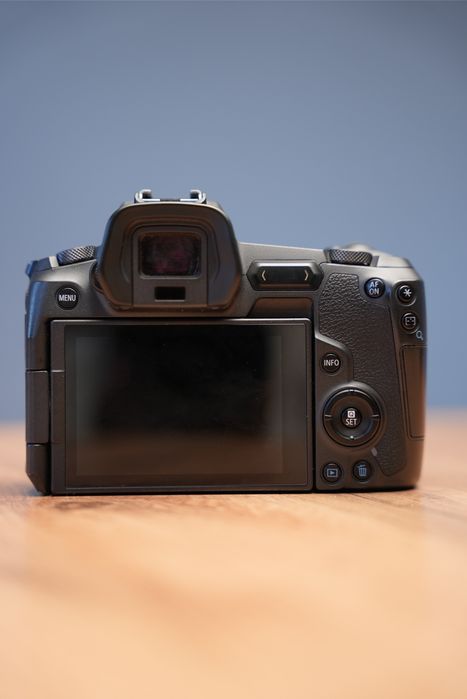 Canon R сатылады