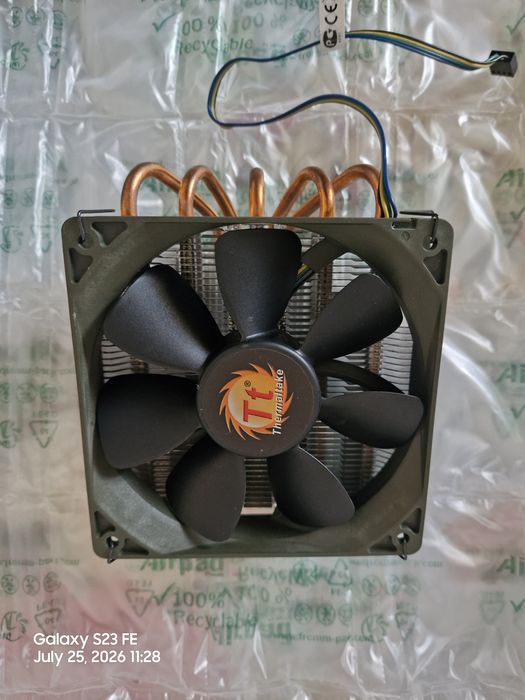 Procesor Intel i7 3820 + cooler Thermaltake cu 5 heatpipes