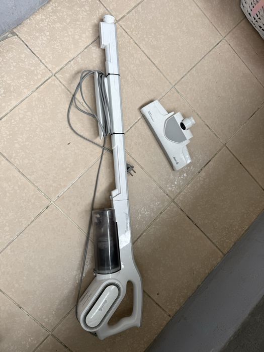 Пылесос вертикальный