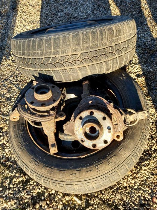 Opel Corsa C, set fuzete fata plus roti, pentru auto sau remorca.