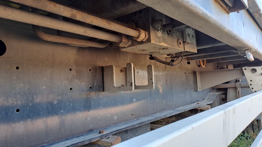 Vând Walking Floor !Preț 9000 euro .