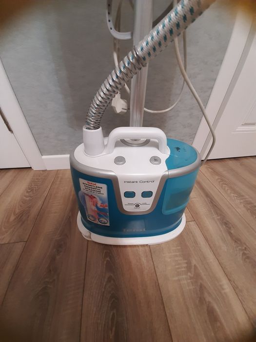 Утюг паровой Тефаль.