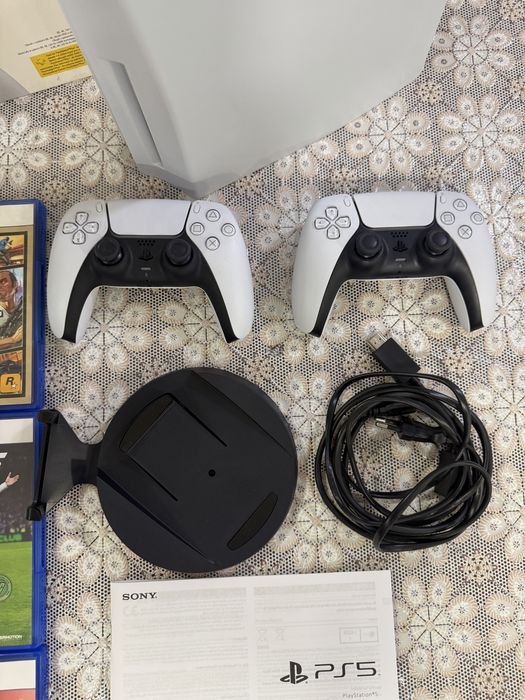 PS5 Дисково Издание с Гаранция и 15 игри