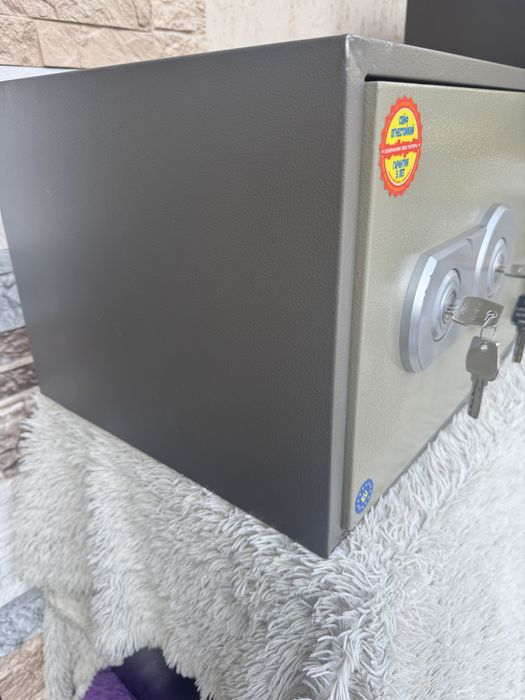 Продам сейф б/у Valberq