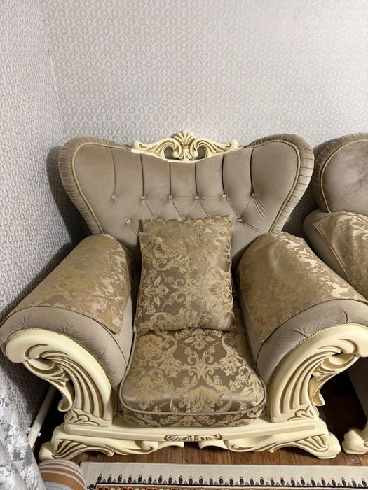 Диван с двумя креслом сост хороший