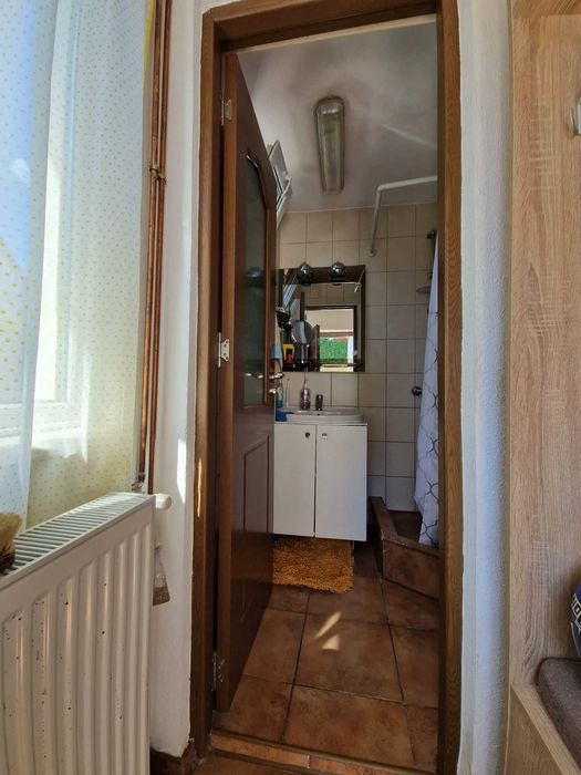 Vând casă Colentina+loc de parcare în curte