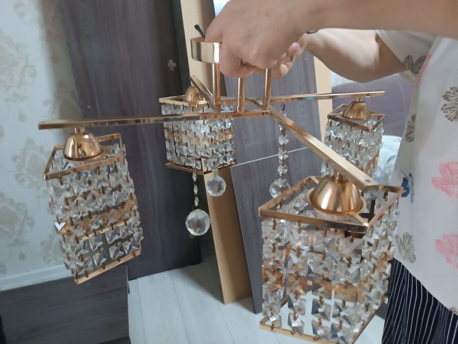 Продам люстру б/у
