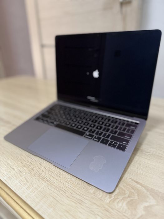 Macbook air 13.3 д 2018