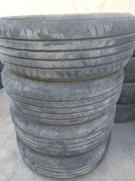 Продам комплект покрышки.