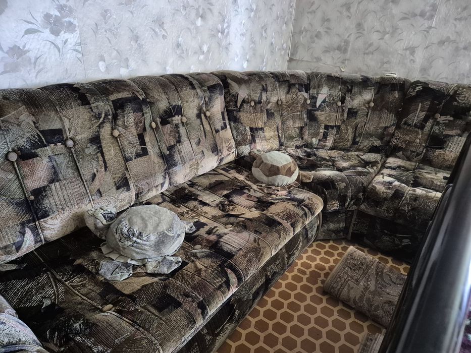 Продается большой диван плюс маленький