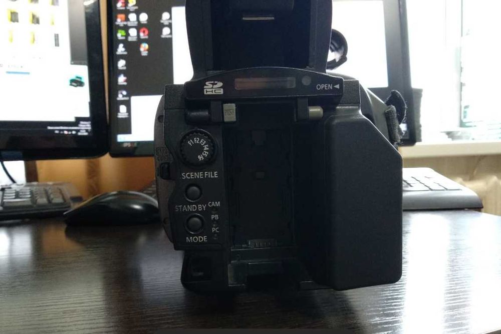 Видеокамера Panasonic AG-HMC154