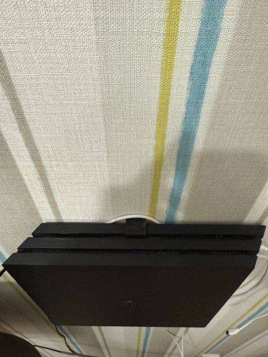 Продаю плейстейшен 4 про