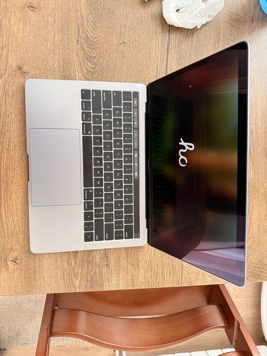 MacBook Pro 13” 2019 Intel Core i5 Quad-Core 1.4 8GB RAM 128GB SSD