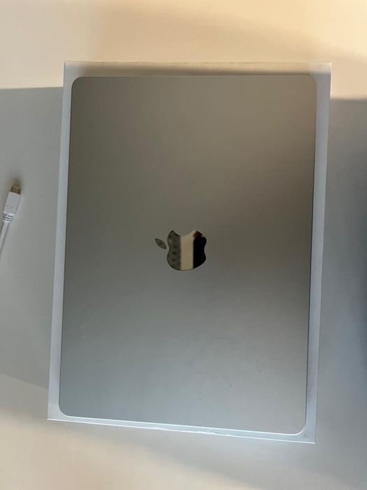 ПРОДАМ MacBook M5 Air 13
