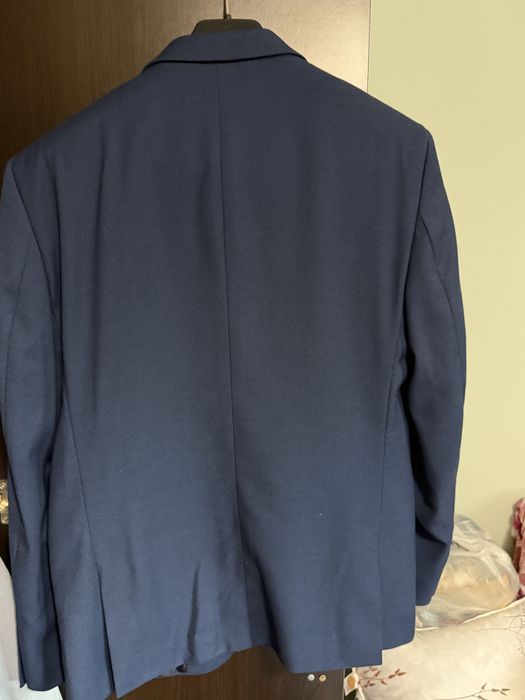 Costum marimea 52  impecabil