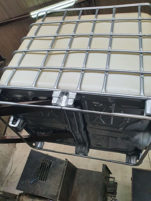 IBC контейнери - кубчета, квадратни бидони 1000 литра