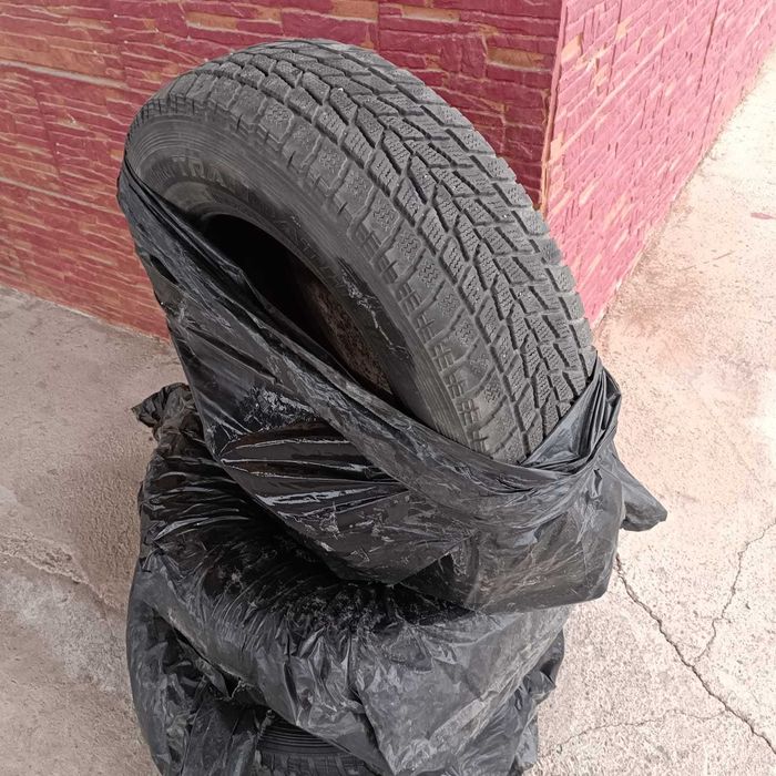 Продам резину 215/70R16