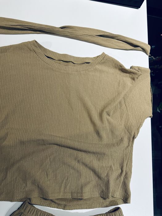 Дамски сет в бежово – размер М, нов