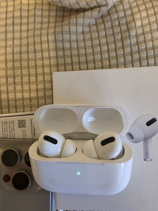 Iphone 15 pro max airpods pro