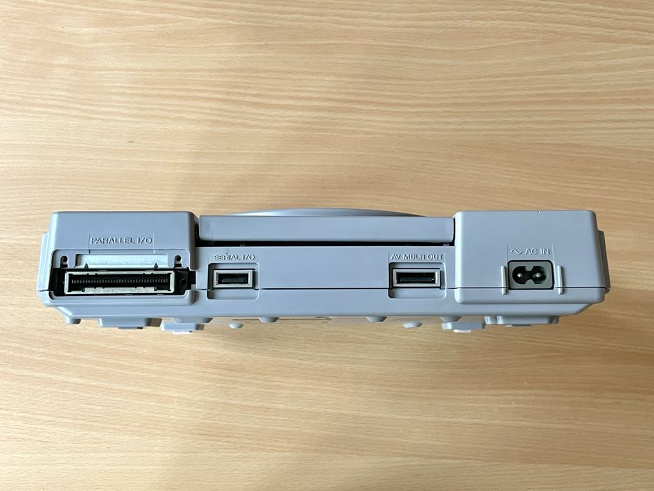 Rezervat - PlayStation 1 (PS1) SCPH-7002 in stare foarte buna