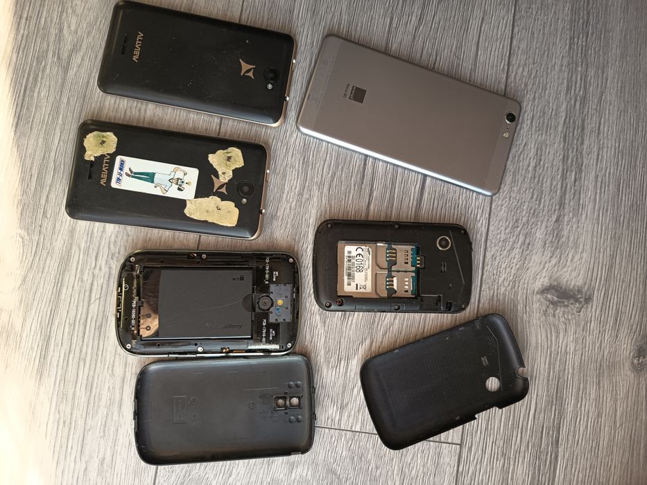 Lot de telefoane,funcționale și cu defecte