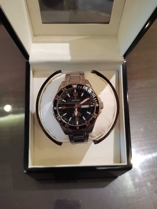 Часовник Festina