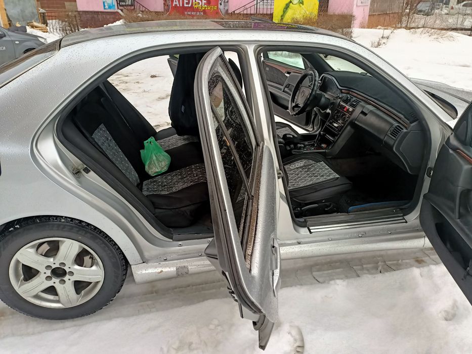 Продам Мерседес 210