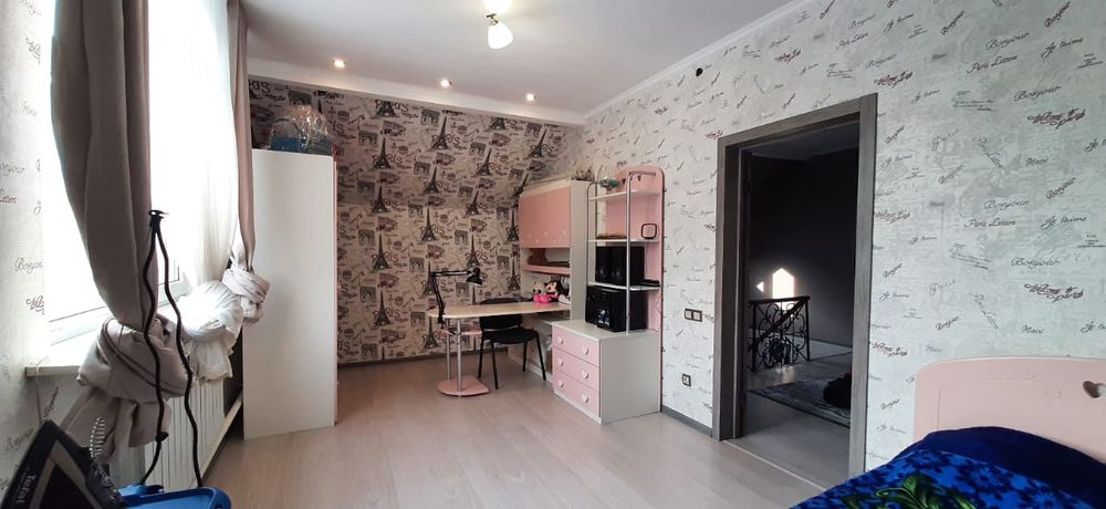 Продам дом 2 этажа.