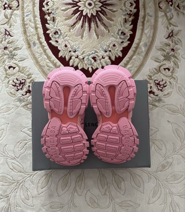 Balenciaga track led