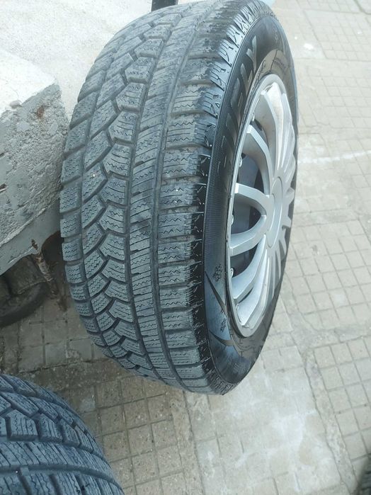 Гуми с джнти 15|4|100 от Астра г