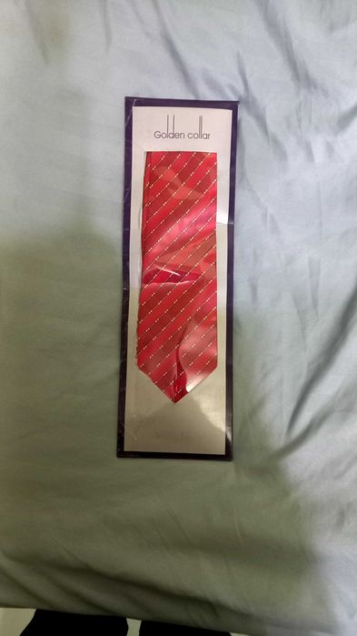 Cravata NOUA, rosie cu model ,adusa din UK