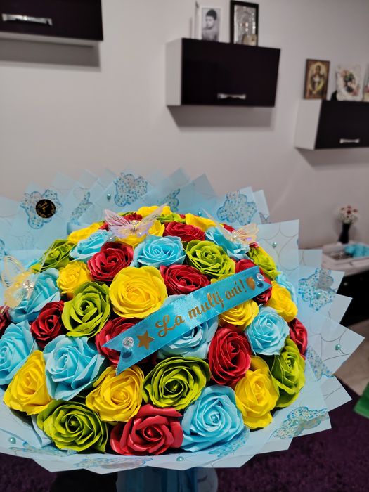 Buchet trandafiri multicolor 51