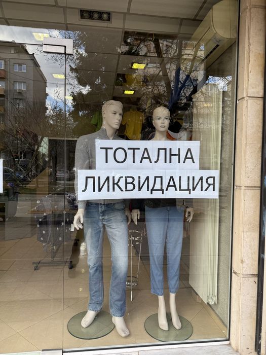 Продавам витринни манекени