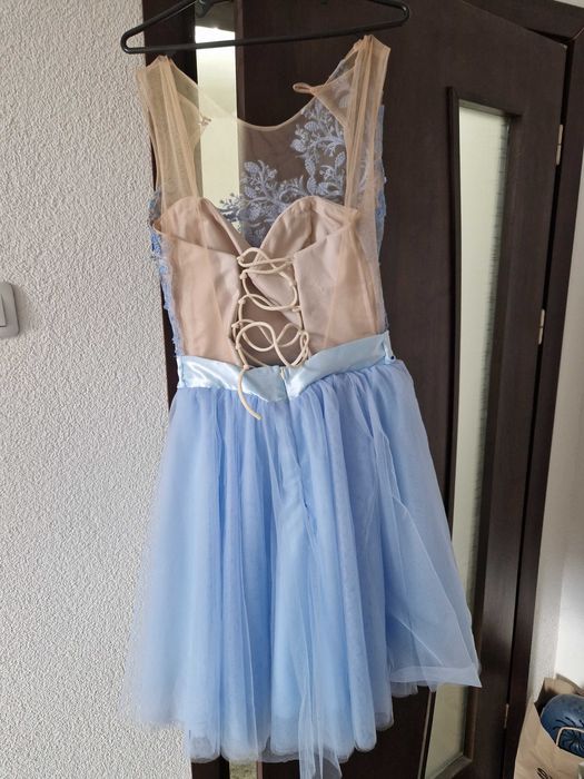 Официална рокля.