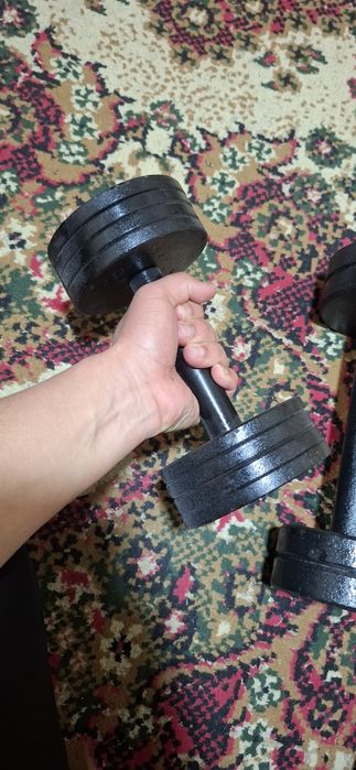 Продам гантели 10 и 8 кг