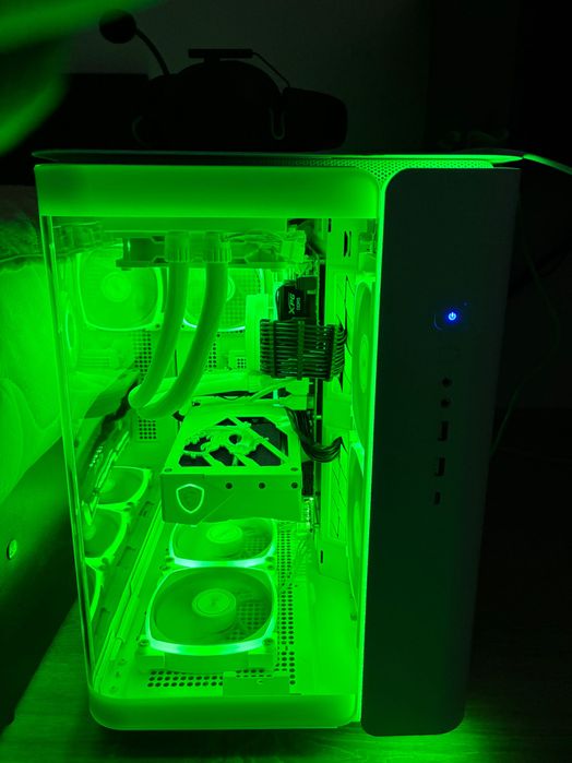 Продавам HIGH-END бяла gaming/workstation конфигурация